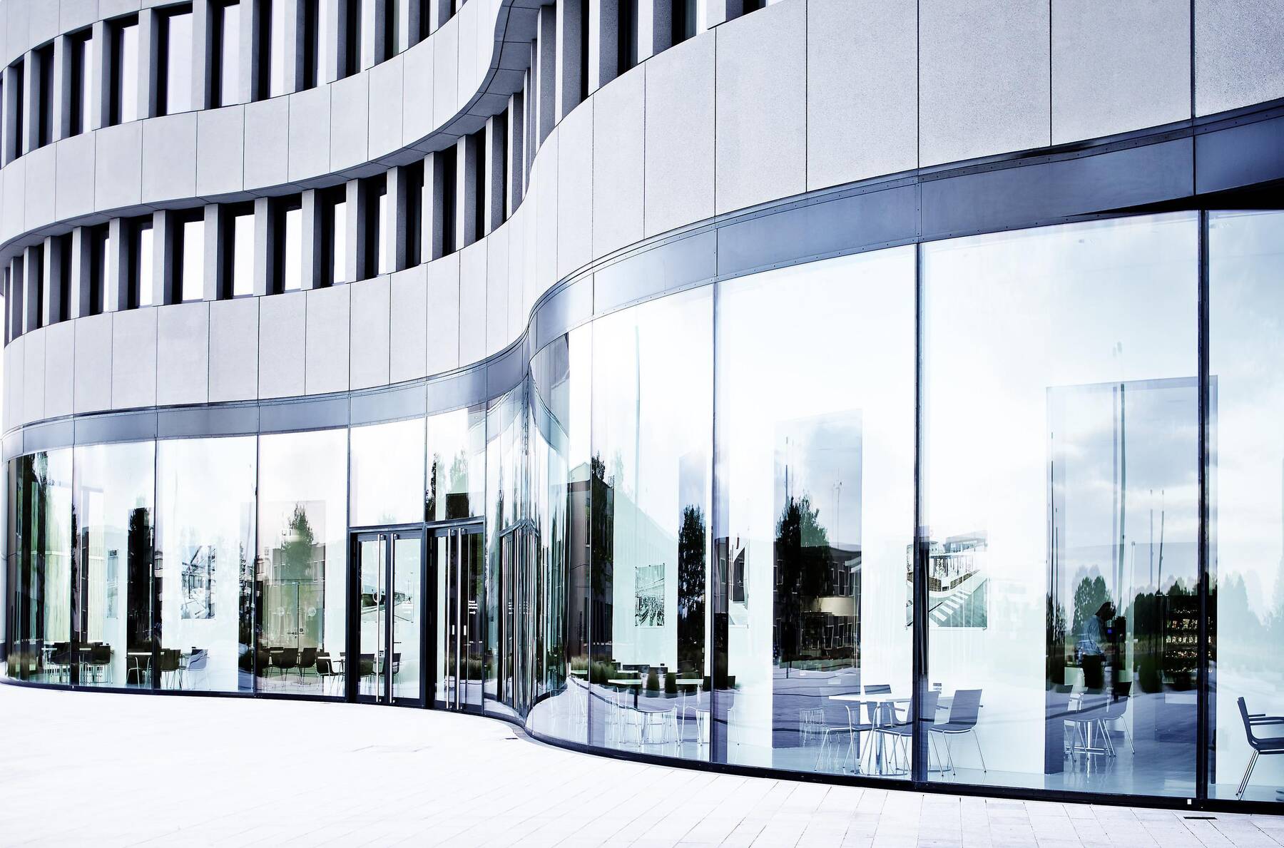 Fassade des Leica-Gebäudes in Wetzlar mit ISOLAR NEUTRALUX Glas von Arnold Glas